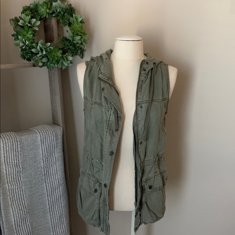 Kenneth Cole Reaction Olive green vest